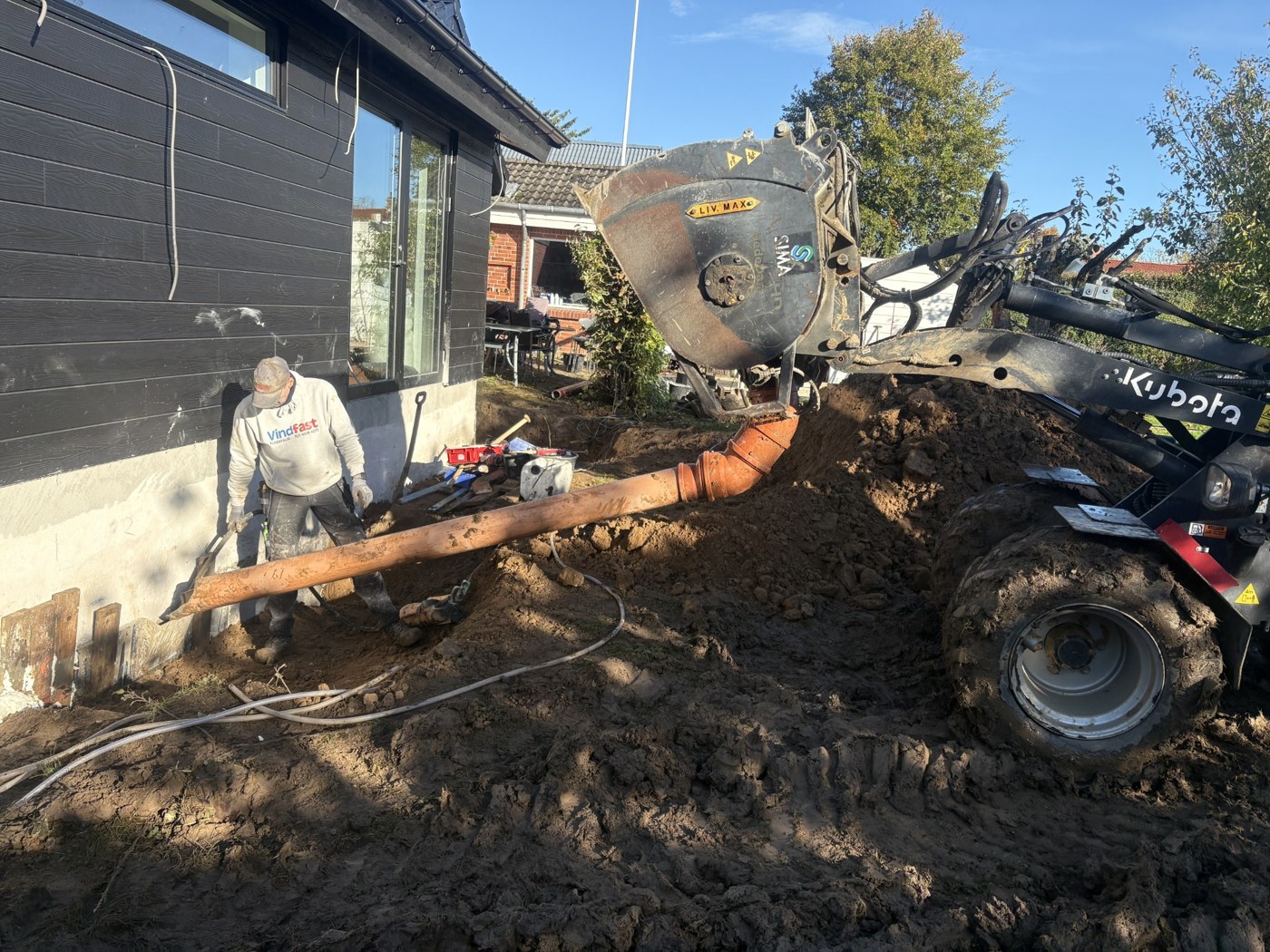 Sima betonblandeskovl i brug ved betonarbejde